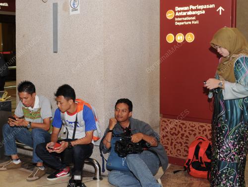 TR03_07052014_MEDIA_TUNGGU