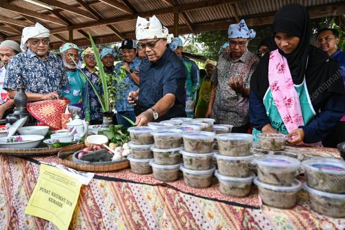 DATUK AARON AGO DAGANG