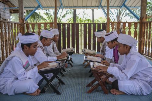 MEMBACA AL-QURAN PADA BULAN RAMADAN