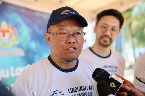 DATUK ADNAN HUSSAIN
