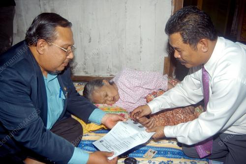 MYKAD WARGA EMAS