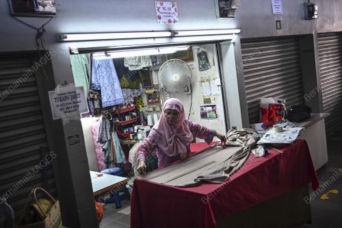 TEMPAHAN BAJU RAYA AIDILFITRI