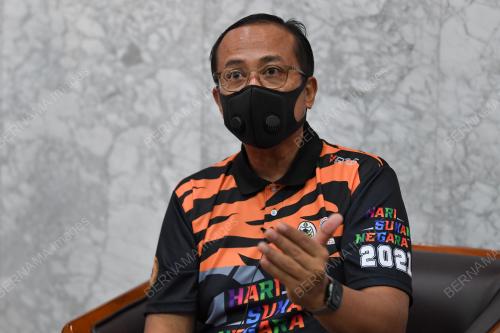 DATUK SERI DR AHMAD SAMSURI MOKHTAR