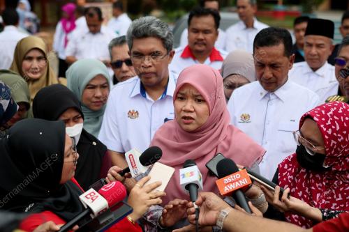 FADHLINA SIDEK