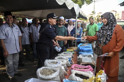 DATUK MAZLI MAZLAN
