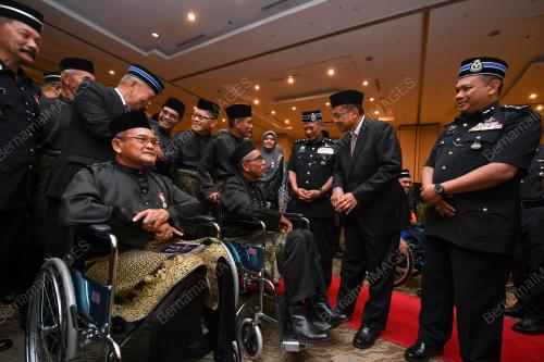 DATUK SERI DR AHMAD SAMSURI MOKHTAR