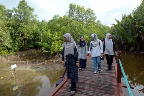 TANAH BENCAH SETIU
