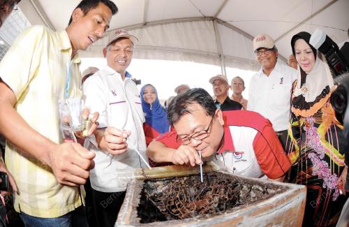 TR03_12092014_KARNIVAL_USAHAWAN