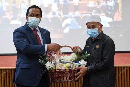 DATUK SERI TUAN IBRAHIM TUAN MAN