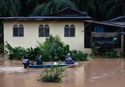 BANJIR KAMPUNG PENGKALAN AJAL