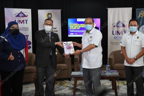 DATUK AHMAD AMZAD HASHIM