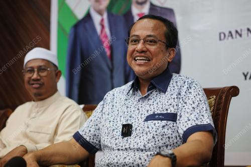 DATUK SERI DR AHMAD SAMSURI MOKHTAR