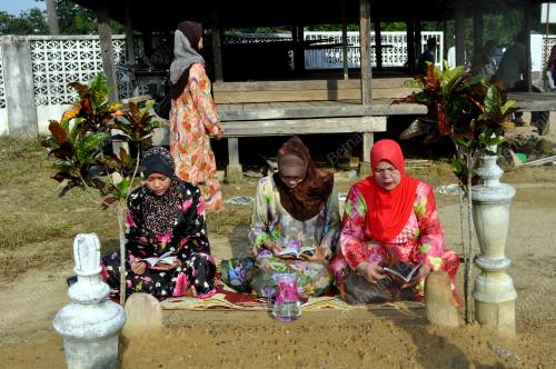 TR03_15082013_ZIARAH_KUBUR