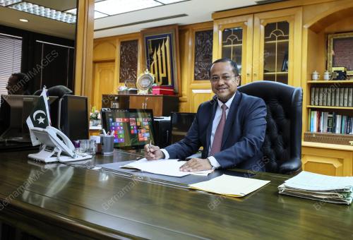 DATUK SERI DR AHMAD SAMSURI MOKHTAR