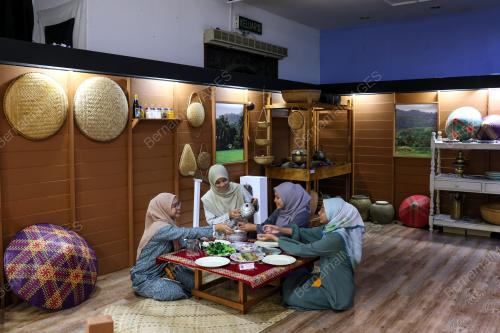 PAMERAN DAPO MOK KITE