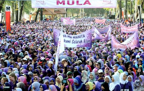 TR03_17032013_PURPLE_WALK