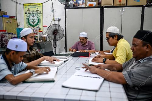 GOLONGAN BUTA YANG CELIK AL-QURAN