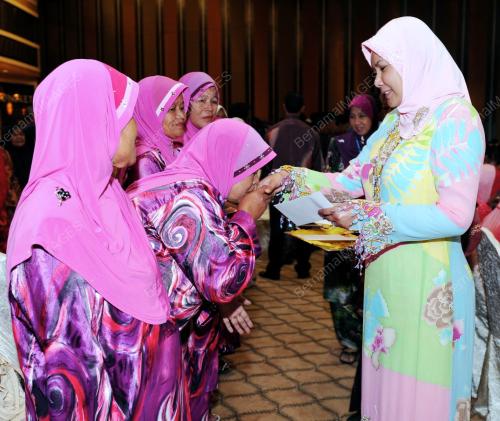 TUANKU NUR ZAHIRAH