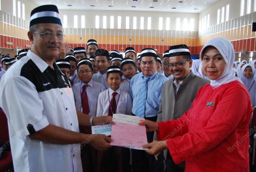 MAJLIS AGAMA ISLAM DAN ADAT MELAYU