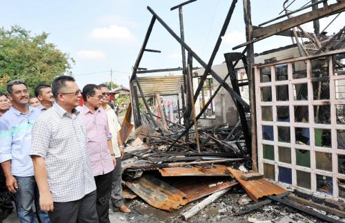 TR03_18082015_RUMAH_TERBAKAR