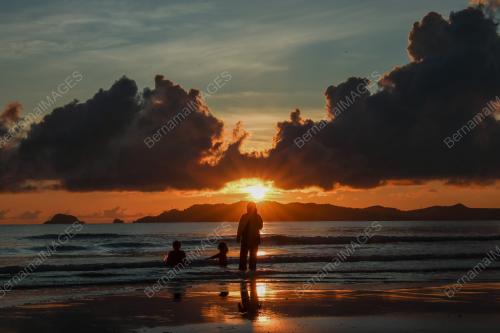 PEMANDANGAN MATAHARI TERBIT
