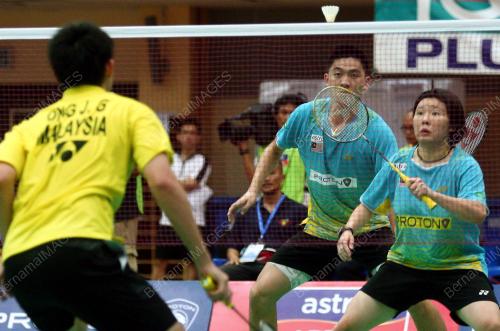 TR03_20022011_BADMINTON