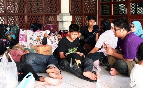PELAJAR TERKANDAS
