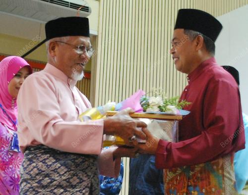 TR03_21012011_VETERAN_UMNO