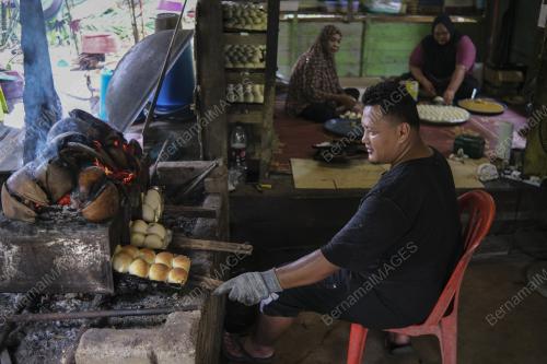 KEENAKAN ROTI SEKAYA DAPUR KAYU