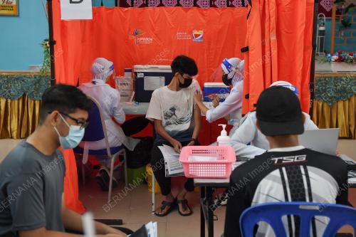 VAKSINASI PELAJAR SEKOLAH MENENGAH