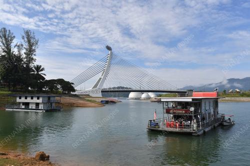 PELANCONGAN TASIK KENYIR