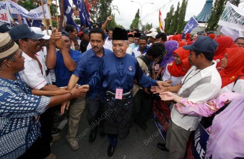 PENAMAAN CALON