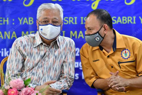 DATUK SERI ISMAIL SABRI YAAKOB