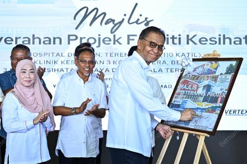DATUK SERI DR DZULKEFLY AHMAD