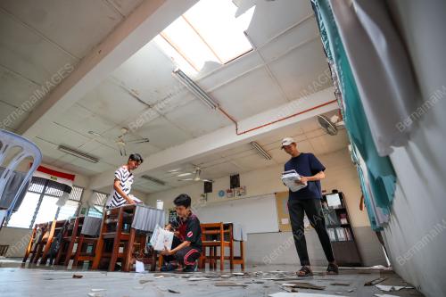 SEKOLAH ROSAK AKIBAT RIBUT