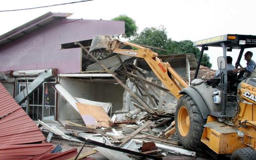 OPERASI ROBOH KEDAI