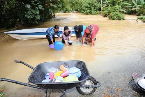 TR03_26122012_DUNGUN_BANJIR