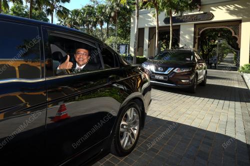 DATUK SERI DR AHMAD SAMSURI MOKHTAR