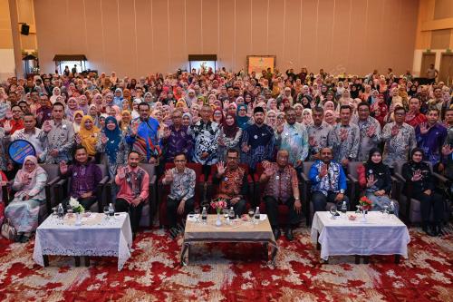 DATUK DR ADNAN MAT