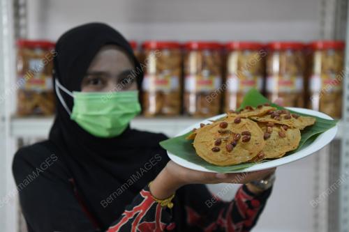 USAHAWAN REMPEYEK