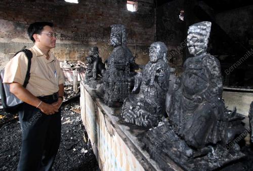 TOKONG TERBAKAR
