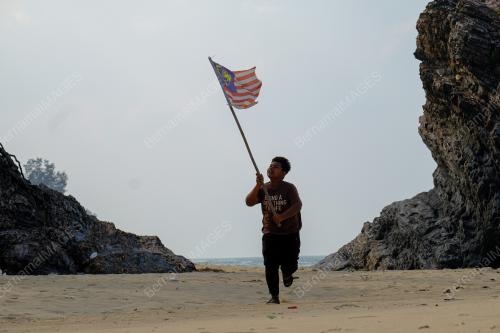 KIBARKAN JALUR GEMILANG