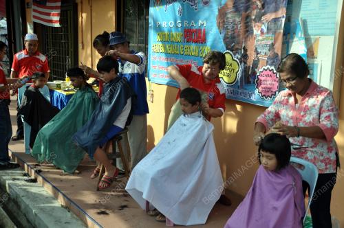 TR03_28122018_GUNTING_RAMBUT_PERCUMA
