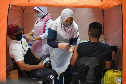 VAKSIN PENDUDUK PULAU REDANG