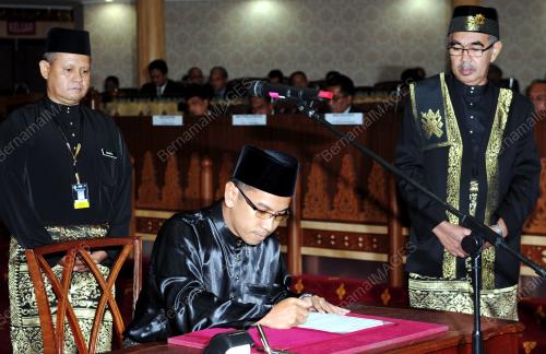 TR03_30092013_ANGKAT_SUMPAH