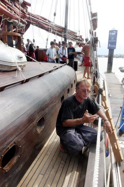 PERAHU BESAR NAGA PELANGI II