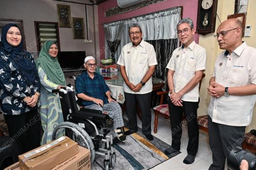 TAN SRI WAN AHMAD DAHLAN ABDUL AZIZ