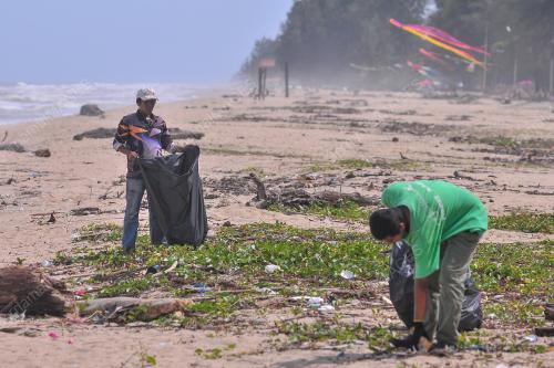 PEMBERSIHAN SAMPAH HANYUT