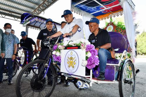 DATUK AHMAD AMZAD HASHIM