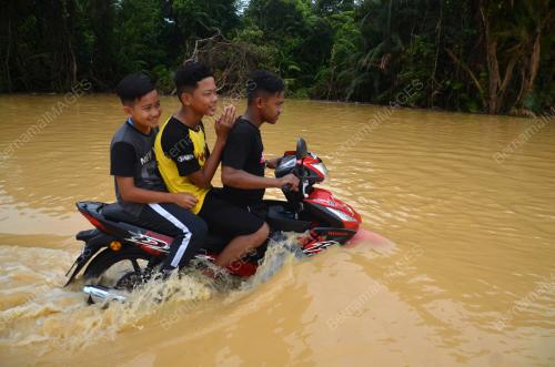 TR04_03112018_BANJIR